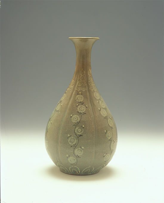 3.청자상감국화무늬병